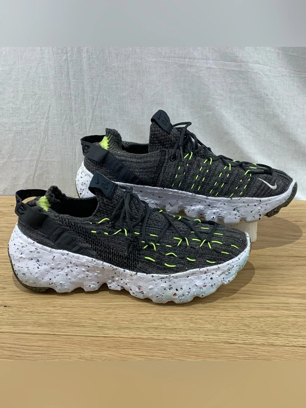 Nike Space Hippie 04 Men’s Size 10.5 Black Volt White Athletic Shoes